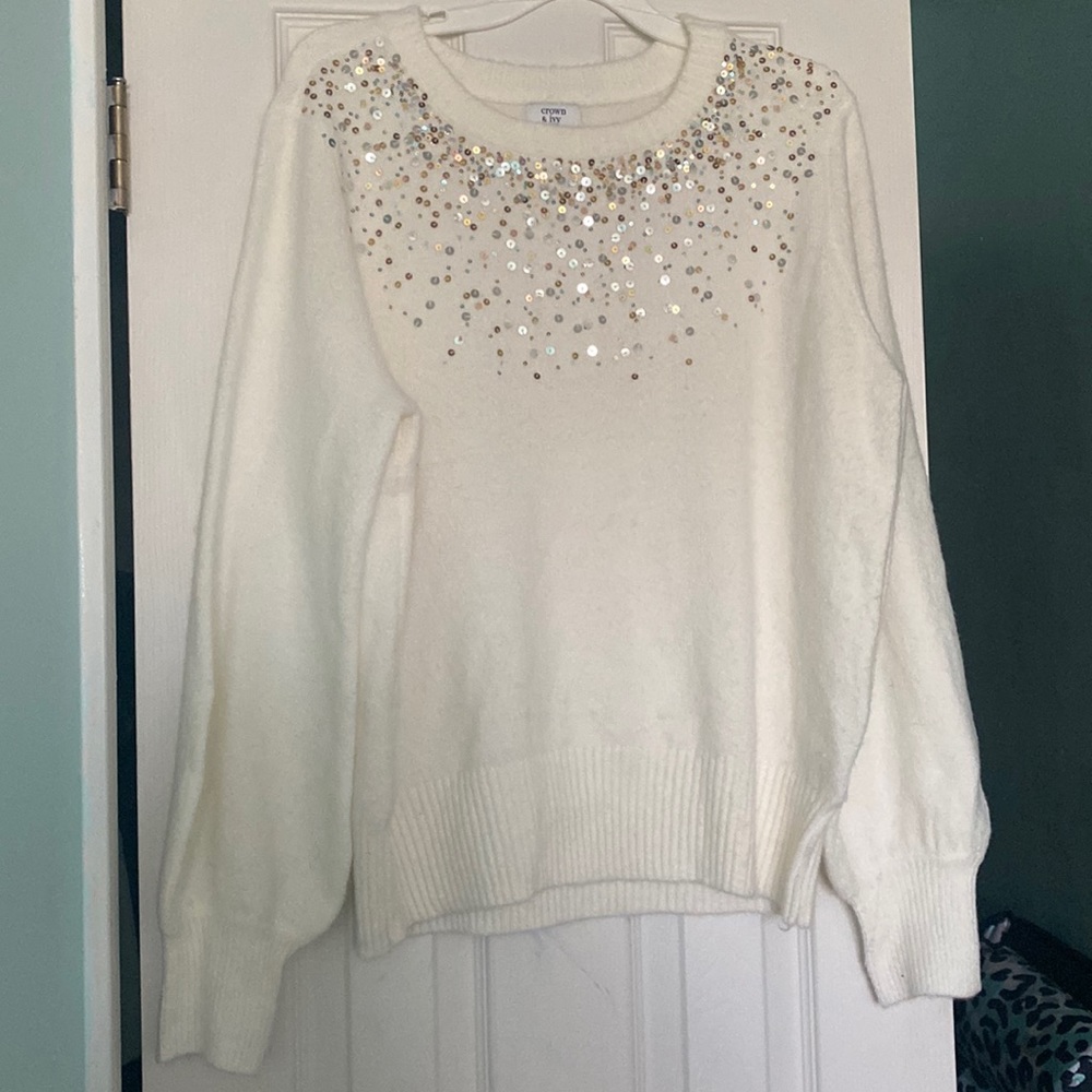 ivy white color sweater winter time theme